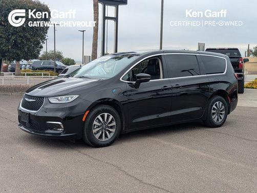 2024 Chrysler Pacifica Hybrid Select