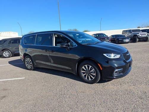 2024 Chrysler Pacifica Hybrid Select
