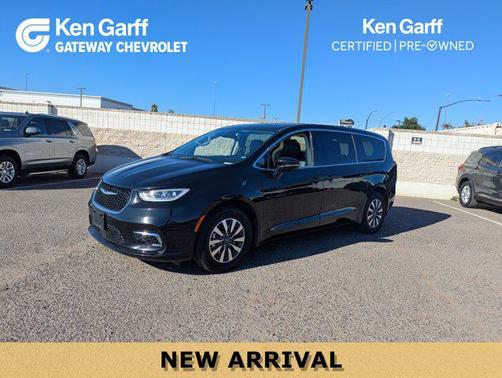 2024 Chrysler Pacifica Hybrid Select