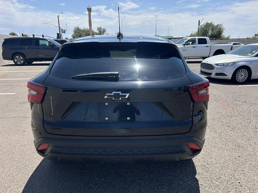 Mosaic Black Metallic 2024 Chevrolet Trax LS