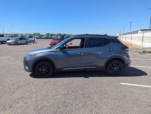 2021 Nissan Kicks SR