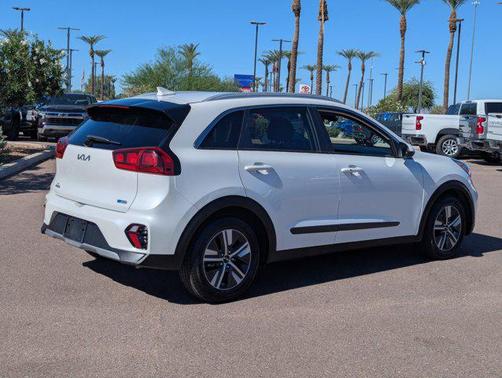 2022 Kia Niro LXS