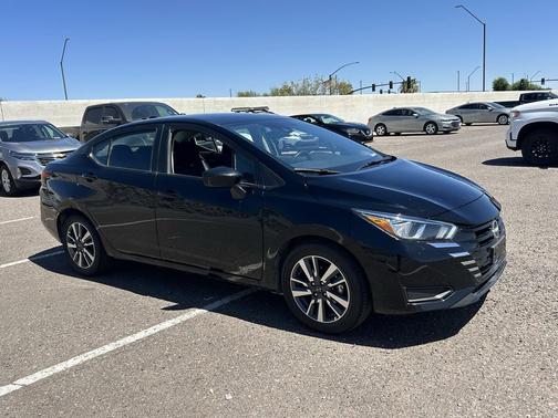 Super Black 2024 Nissan Versa 1.6 SV
