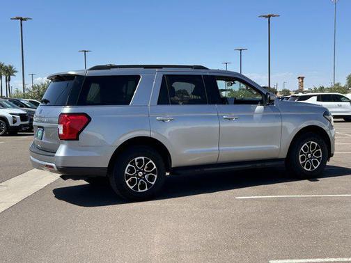 Iconic Silver Metallic 2024 Ford Expedition XLT