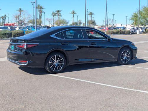 2024 Lexus ES 300h Base