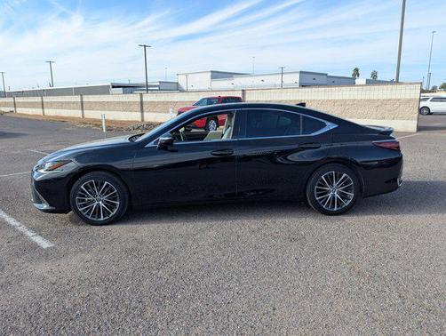 2024 Lexus ES 300h Base