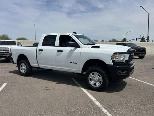 Bright White Clearcoat 2022 RAM 2500 Tradesman Crew Cab 4x4 6'4' Box