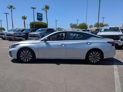 Brilliant Silver Metallic 2024 Nissan Altima 2.5 SV