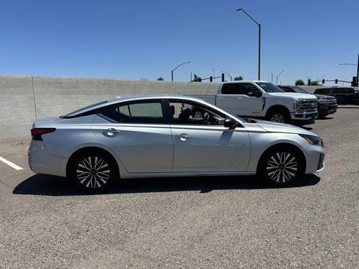 Brilliant Silver Metallic 2024 Nissan Altima 2.5 SV