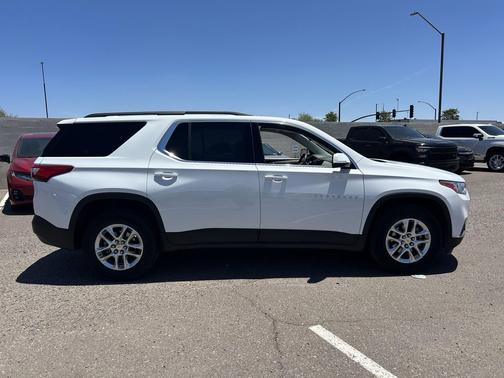 Summit White 2020 Chevrolet Traverse LT Cloth