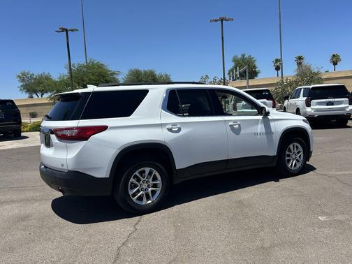 Summit White 2020 Chevrolet Traverse LT Cloth