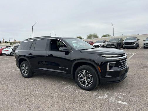 Mosaic Black Metallic 2024 Chevrolet Traverse LT