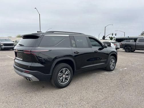 Mosaic Black Metallic 2024 Chevrolet Traverse LT