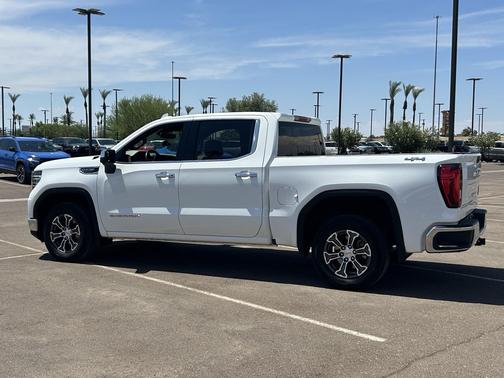 Summit White 2025 GMC Sierra 1500 SLT