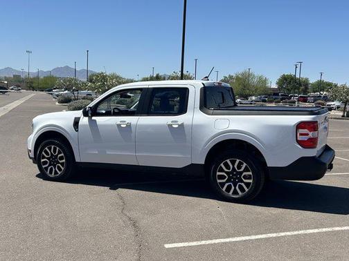 Oxford White 2024 Ford Maverick Lariat
