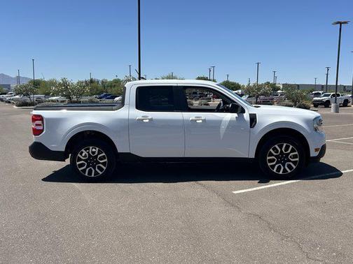 Oxford White 2024 Ford Maverick Lariat
