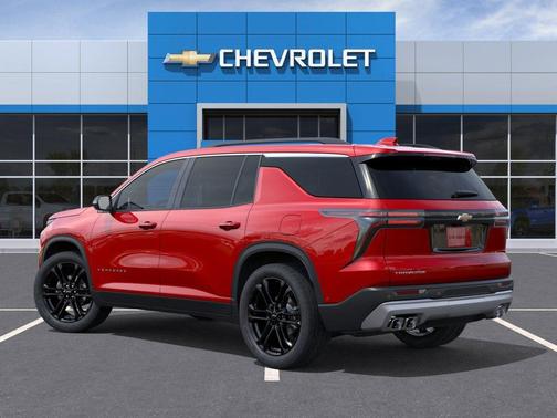 Radiant Red Tintcoat 2026 Chevrolet Traverse LT