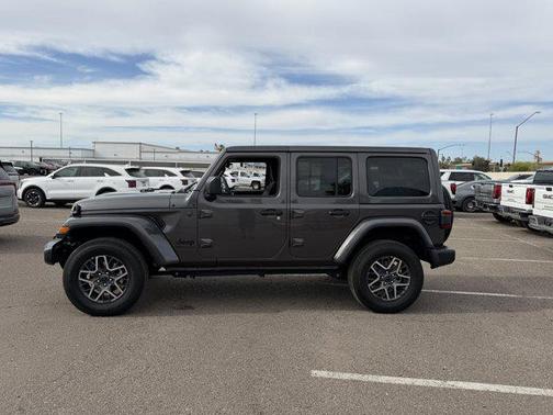 2025 Jeep Wrangler 4-Door Sahara 4x4