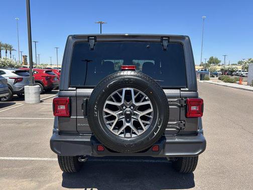 2025 Jeep Wrangler 4-Door Sahara 4x4