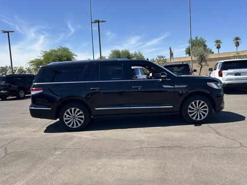Black Metallic 2024 Lincoln Navigator Premiere
