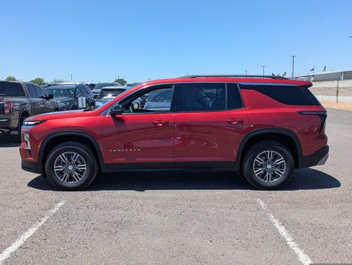 Radiant Red Tintcoat 2025 Chevrolet Traverse LT