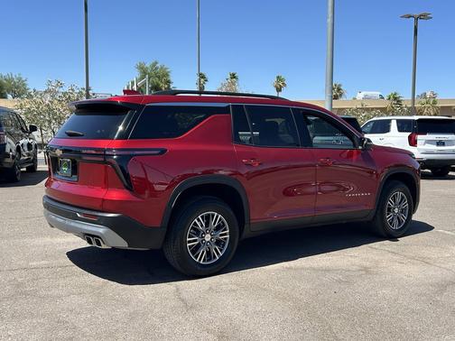 Radiant Red Tintcoat 2025 Chevrolet Traverse LT