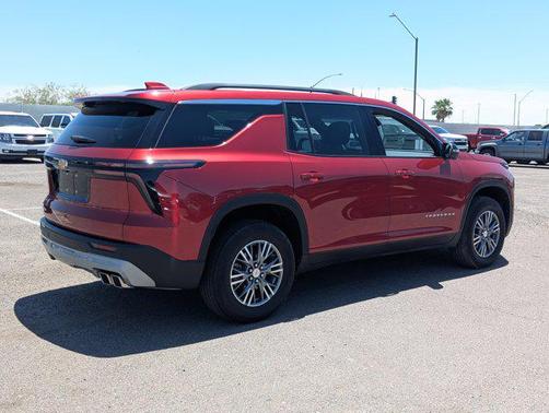 Radiant Red Tintcoat 2025 Chevrolet Traverse LT