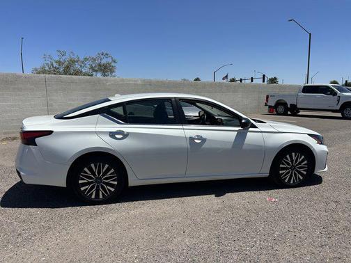Pearl White Tricoat 2024 Nissan Altima 2.5 SV