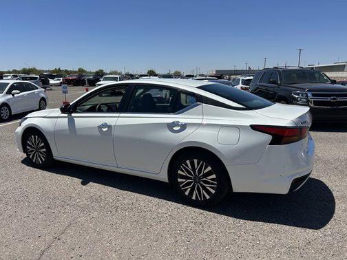 Pearl White Tricoat 2024 Nissan Altima 2.5 SV