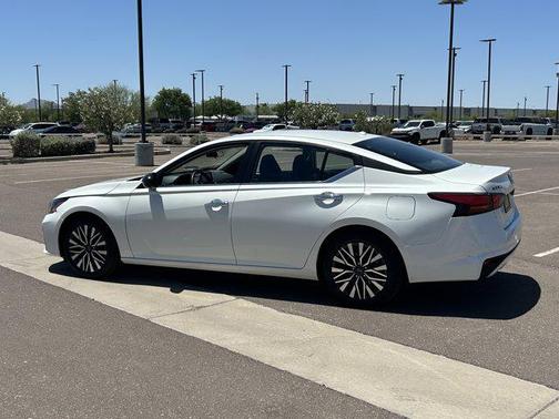 Pearl White Tricoat 2024 Nissan Altima 2.5 SV