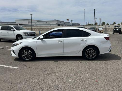 Snow White Pearl 2022 Kia Forte LXS