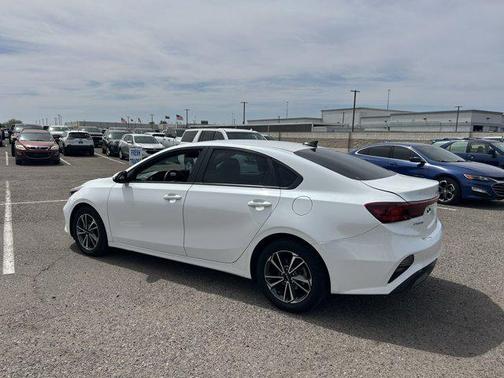Snow White Pearl 2022 Kia Forte LXS