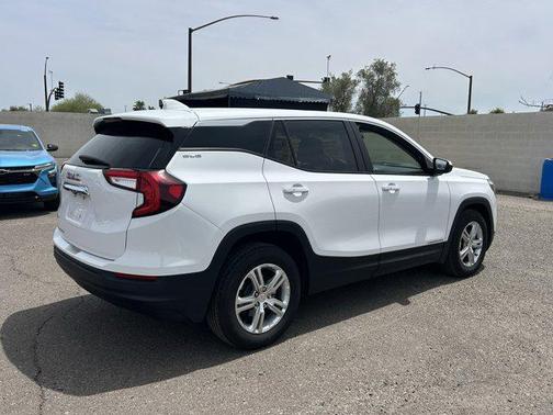 Summit White 2024 GMC Terrain SLE