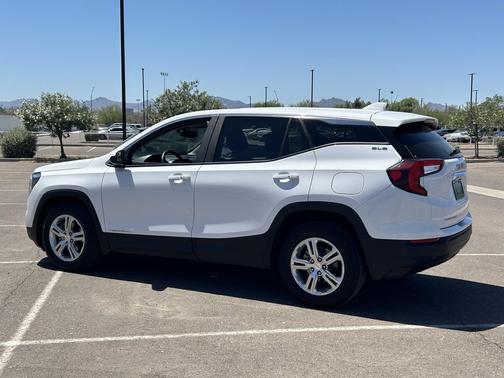 Summit White 2024 GMC Terrain SLE