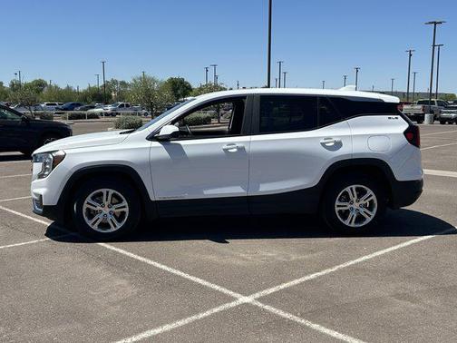 Summit White 2024 GMC Terrain SLE