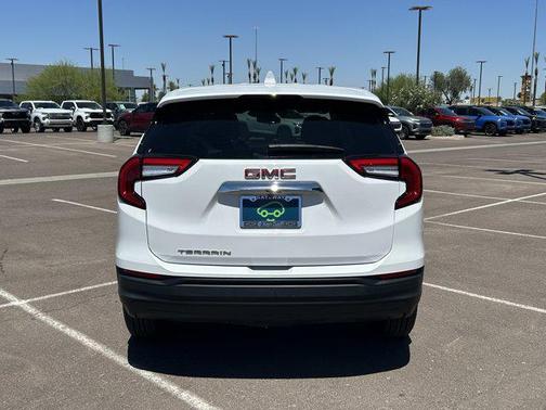 Summit White 2024 GMC Terrain SLE