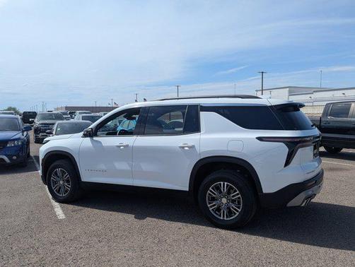 2024 Chevrolet Traverse LT