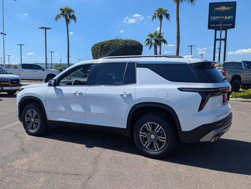 2024 Chevrolet Traverse LT