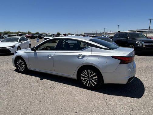 Brilliant Silver Metallic 2024 Nissan Altima 2.5 SV