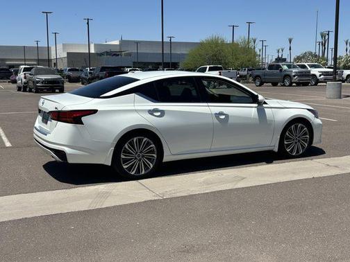 Pearl White Tricoat 2023 Nissan Altima 2.5 SL
