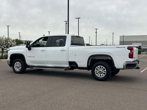 Summit White 2025 Chevrolet Silverado 2500 LT