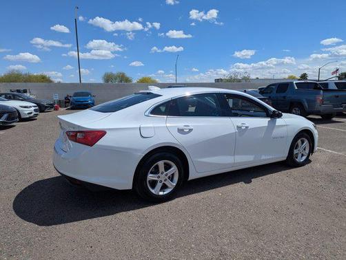 Summit White 2024 Chevrolet Malibu FWD 1LT
