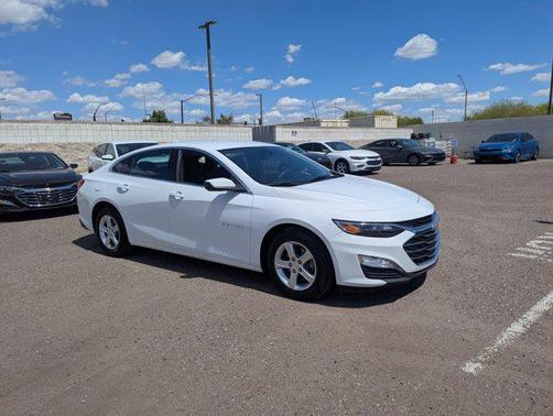 Summit White 2024 Chevrolet Malibu FWD 1LT