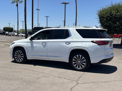 Summit White 2023 Chevrolet Traverse Premier