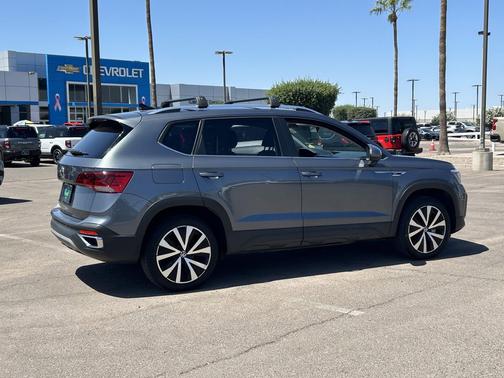 Gray 2022 Volkswagen Taos 1.5T SE