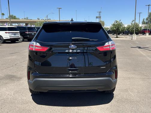 Black Metallic 2023 Ford Edge SE