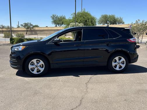 Black Metallic 2023 Ford Edge SE