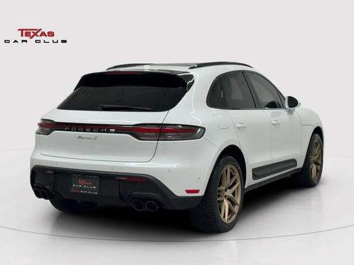 White 2022 Porsche Macan Macan
