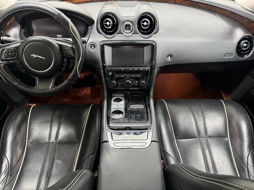 2017 Jaguar XJ XJ R-Sport