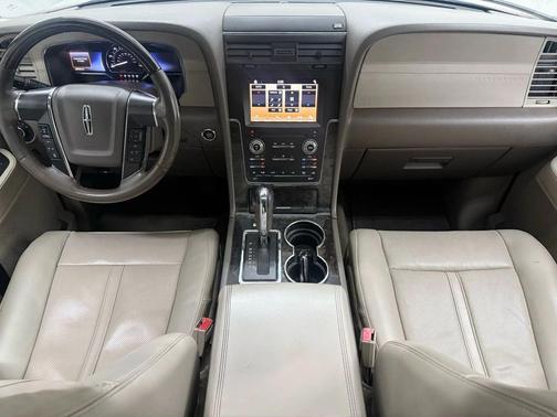 2017 Lincoln Navigator Select